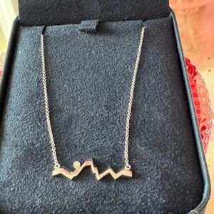 14k White Gold Mountain Outline Necklace 18”